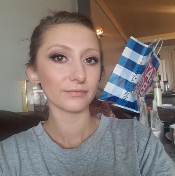 Meet your Posher, Amber - Picture 3 of 4